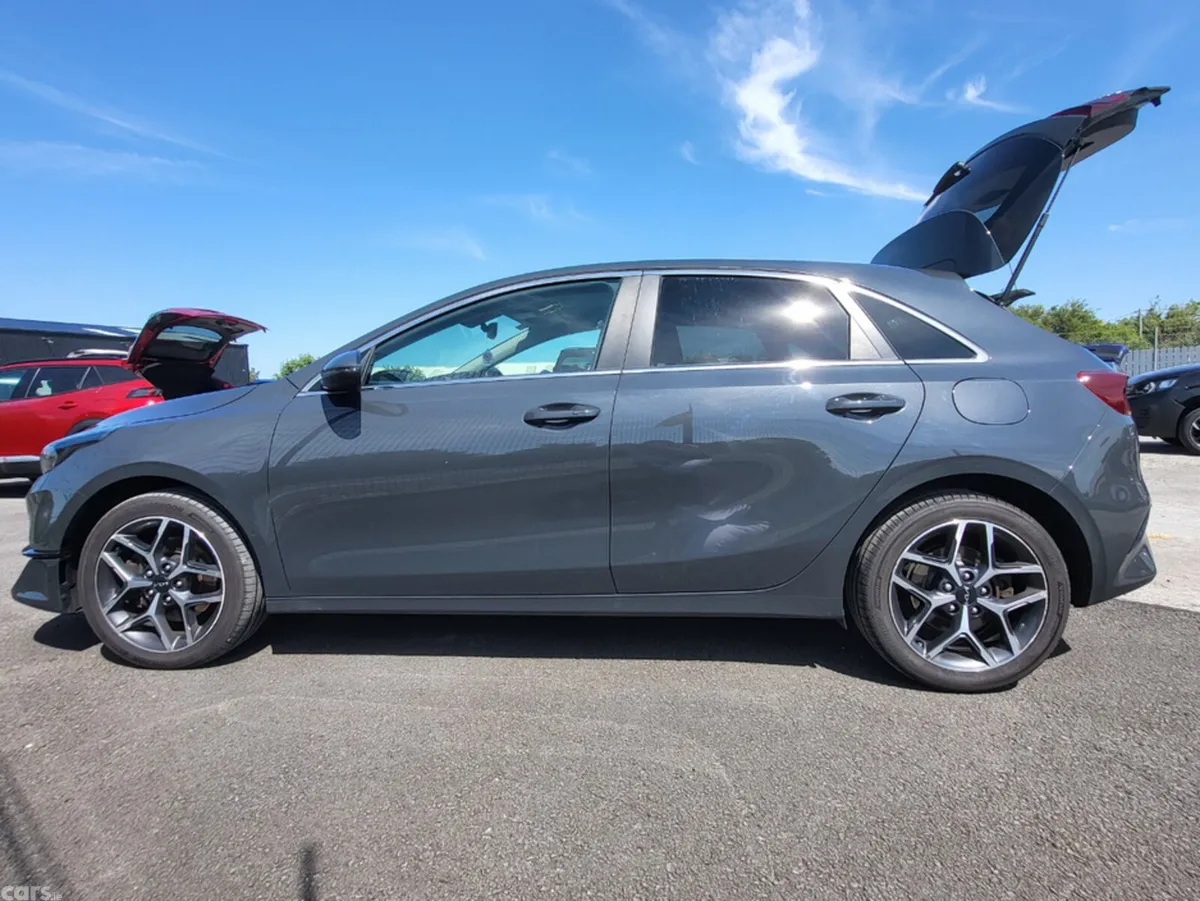 Kia Ceed Hatchback, Petrol, 2023, Grey