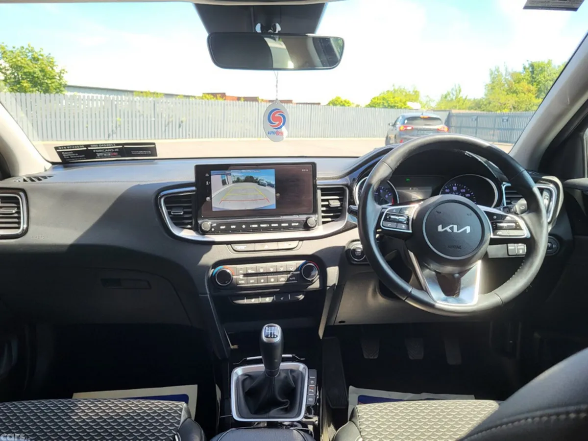 Kia Ceed Hatchback, Petrol, 2023, Grey
