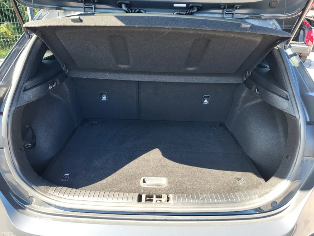 Kia Ceed Hatchback, Petrol, 2023, Grey