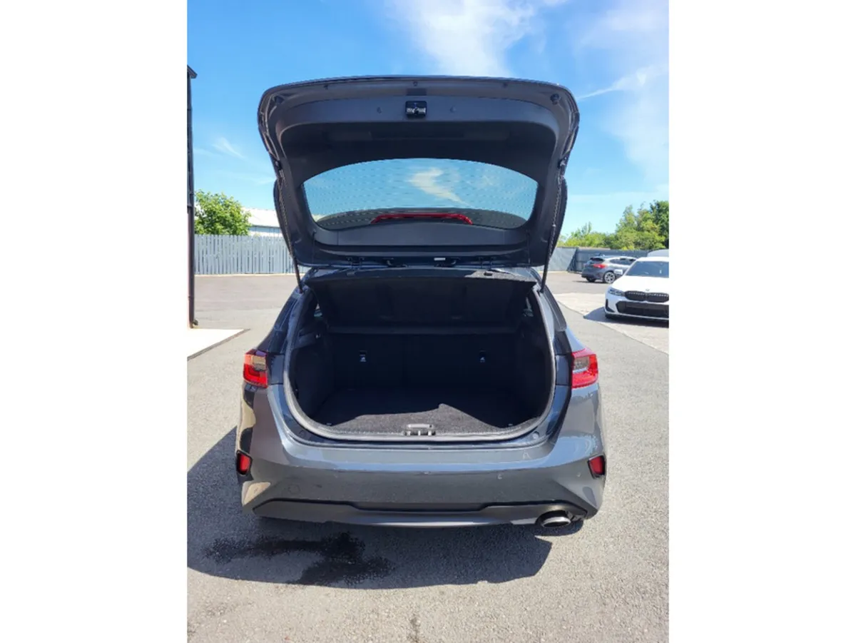 Kia Ceed Hatchback, Petrol, 2023, Grey