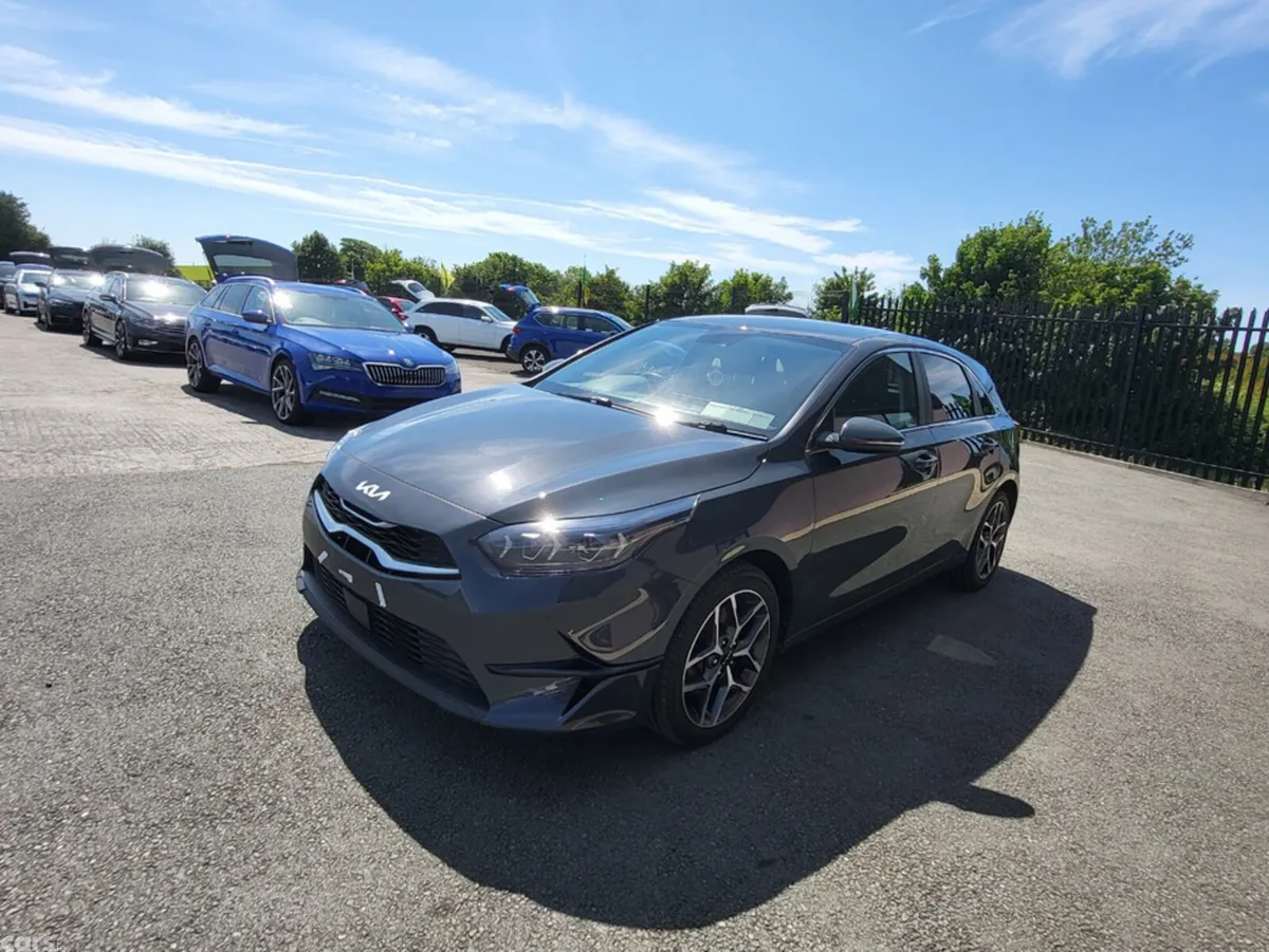 Kia Ceed Hatchback, Petrol, 2023, Grey