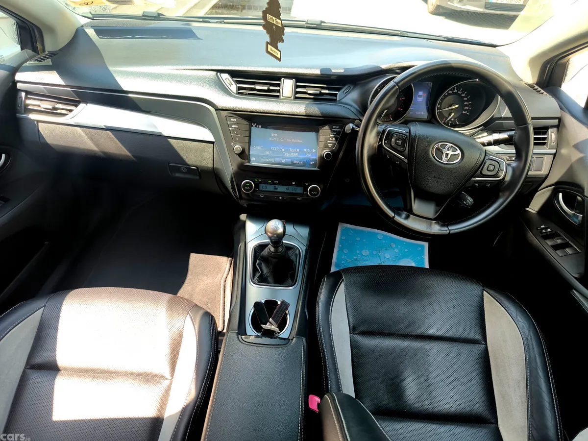 Toyota Avensis Saloon, Diesel, 2018, Blue