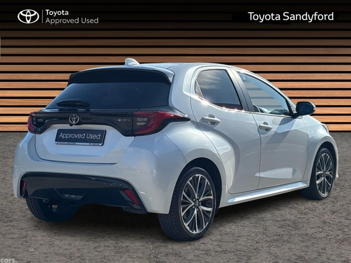 Toyota Yaris Hatchback, Petrol Hybrid, 2024, White