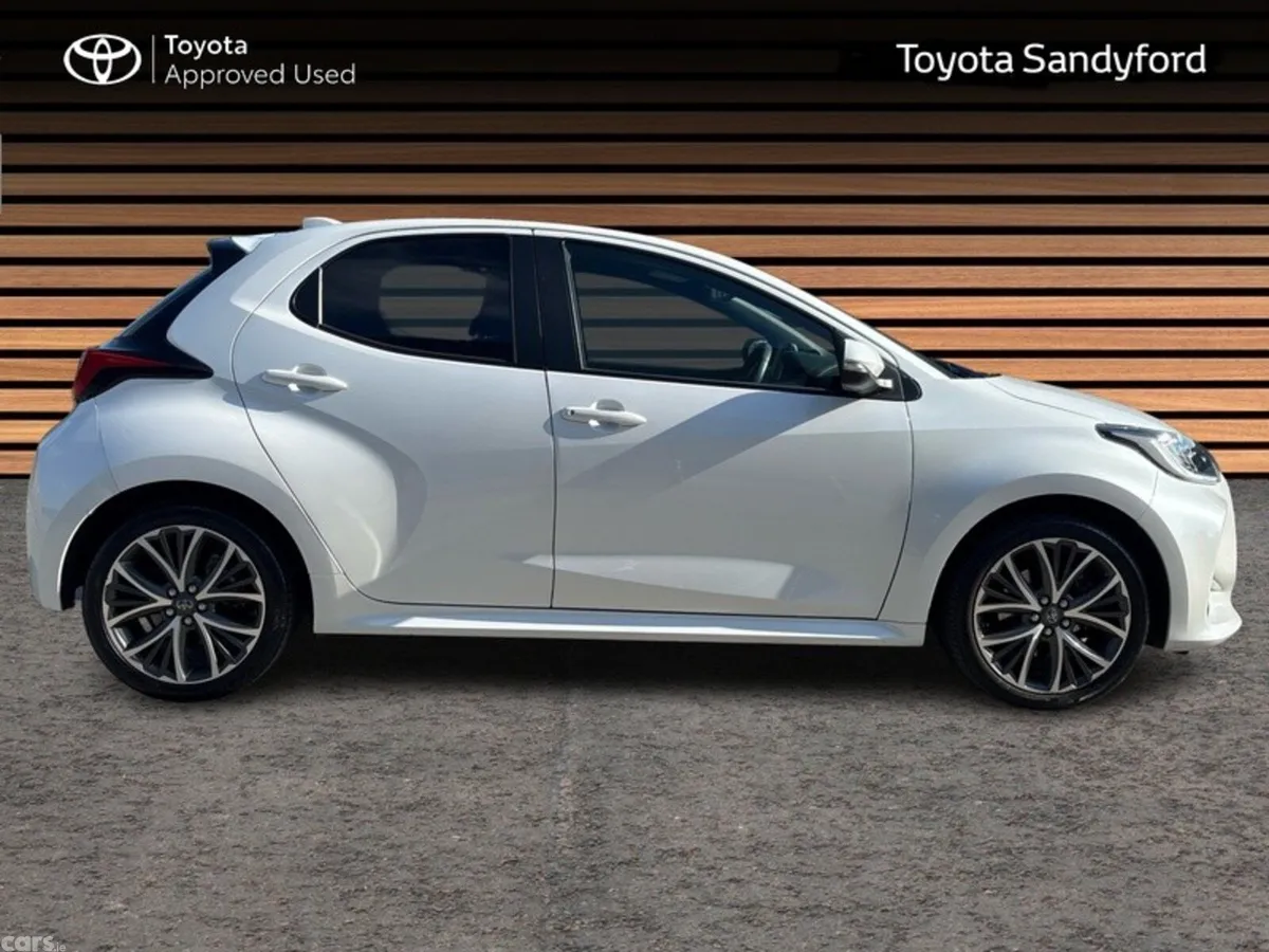 Toyota Yaris Hatchback, Petrol Hybrid, 2024, White