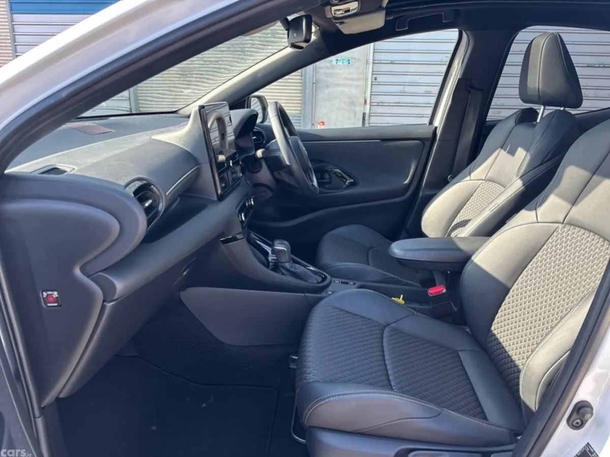 Toyota Yaris Hatchback, Petrol Hybrid, 2024, White