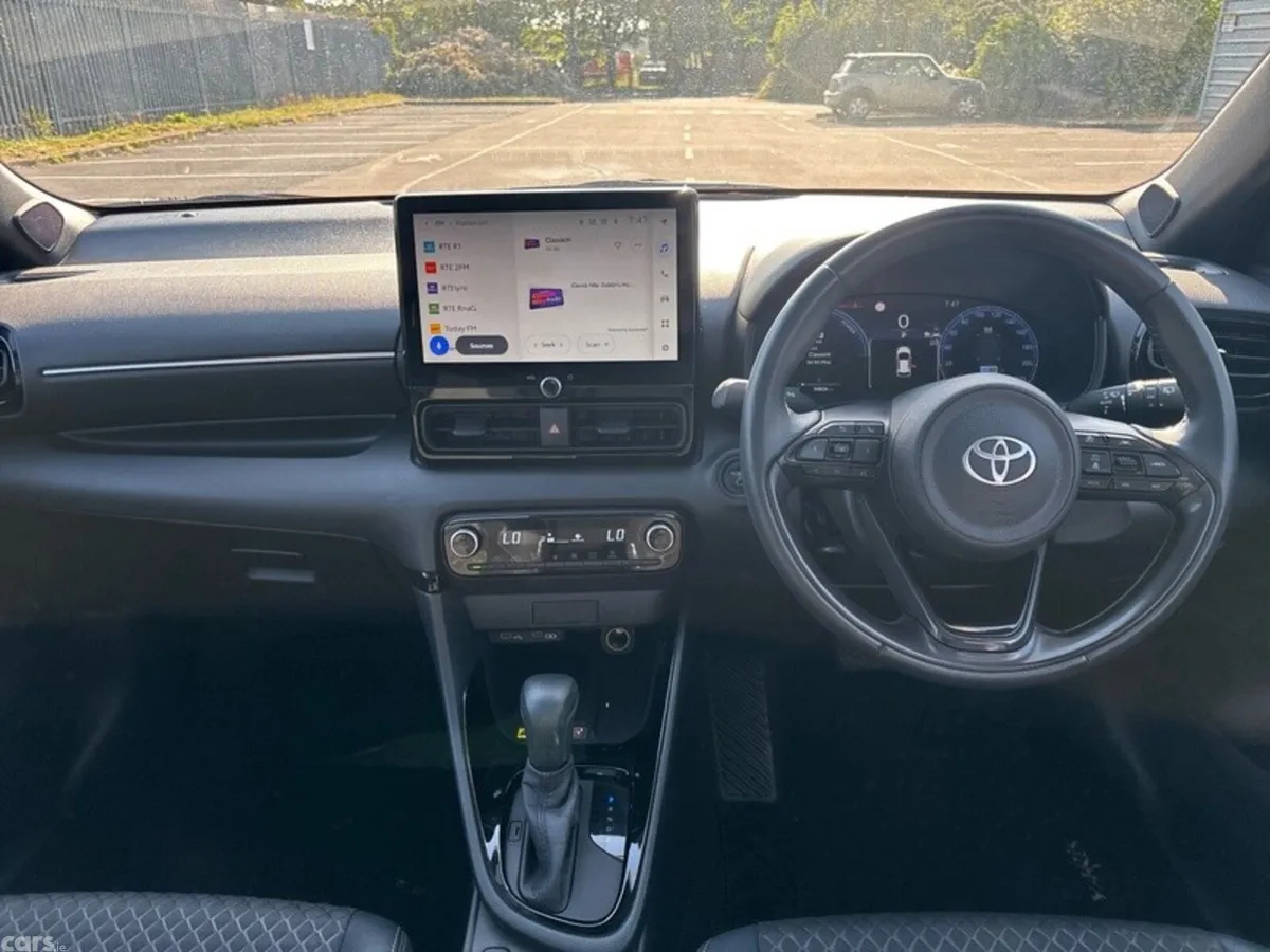 Toyota Yaris Hatchback, Petrol Hybrid, 2024, White