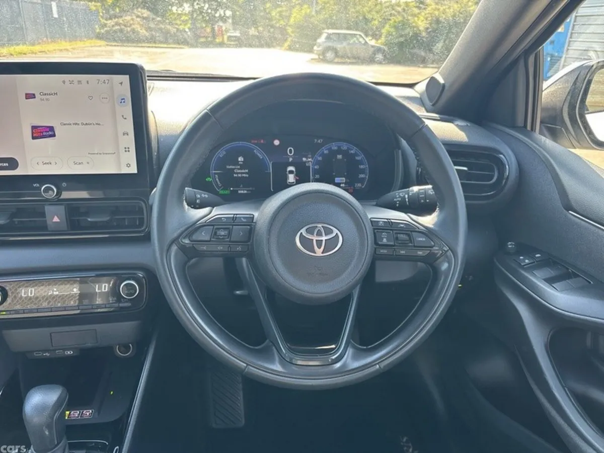 Toyota Yaris Hatchback, Petrol Hybrid, 2024, White
