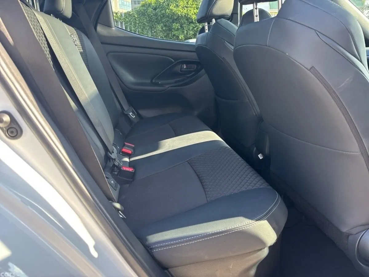 Toyota Yaris Hatchback, Petrol Hybrid, 2024, White