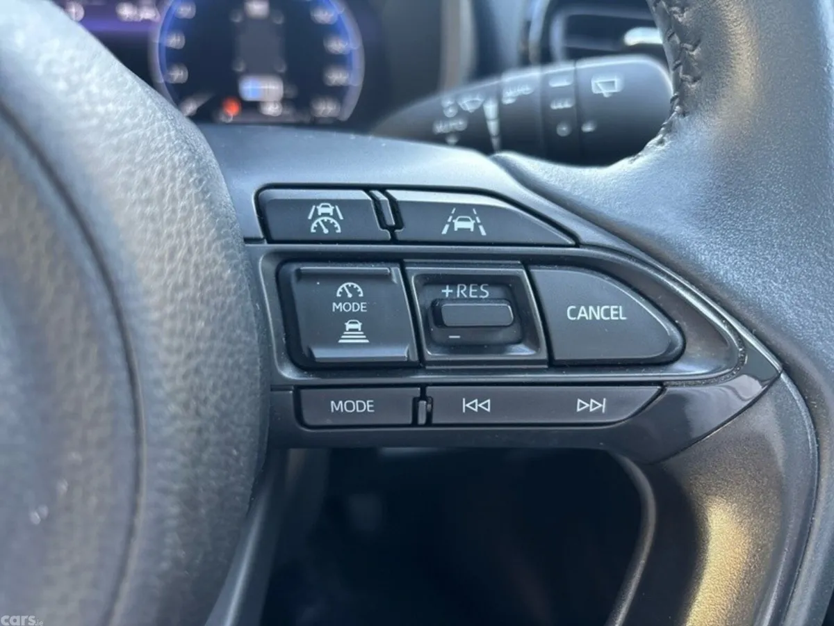 Toyota Yaris Hatchback, Petrol Hybrid, 2024, White