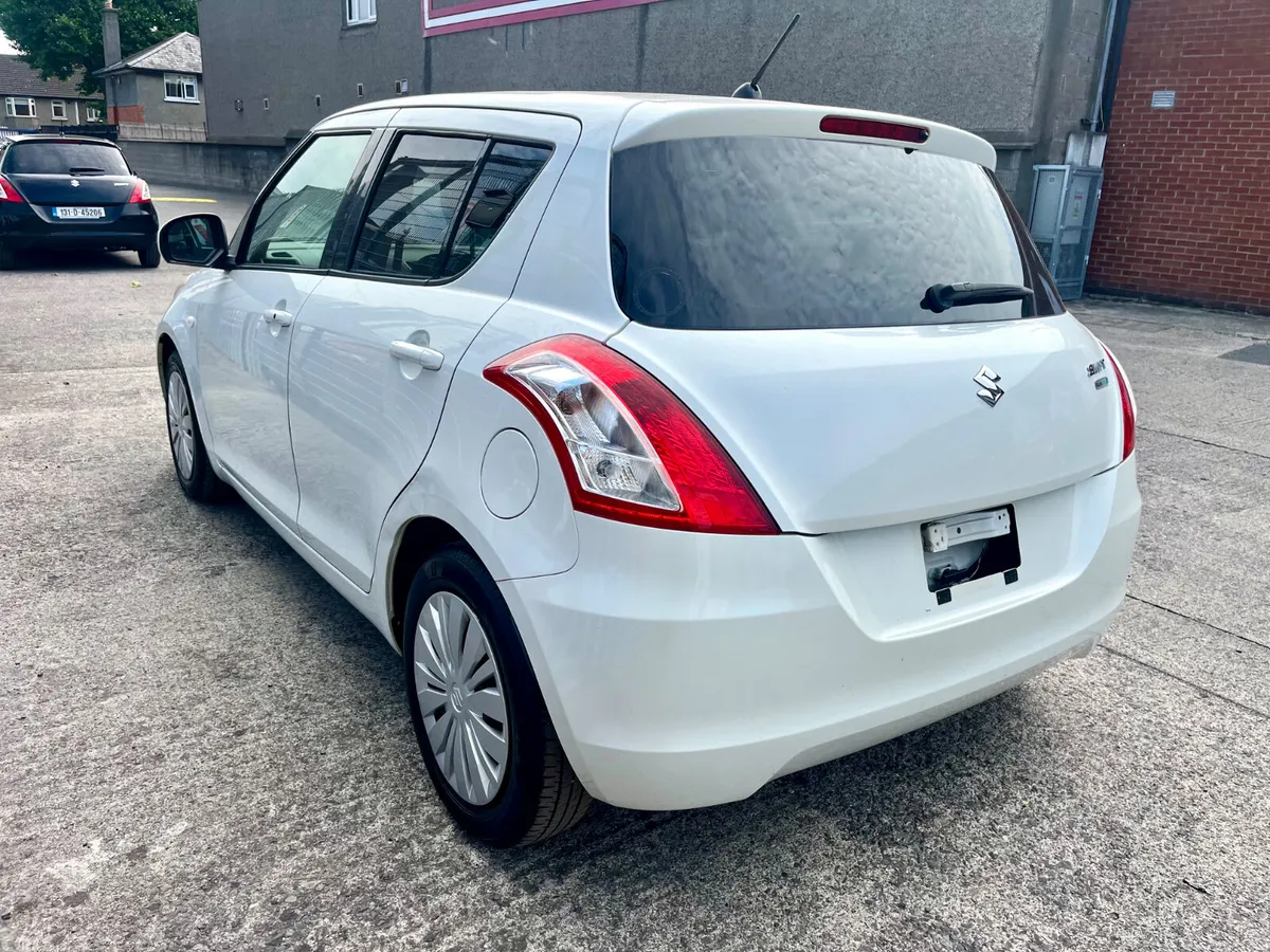 Suzuki Swift Hatchback, Petrol, 2016, White