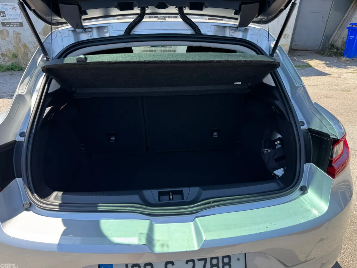 Renault Megane Hatchback, Diesel, 2019, Grey