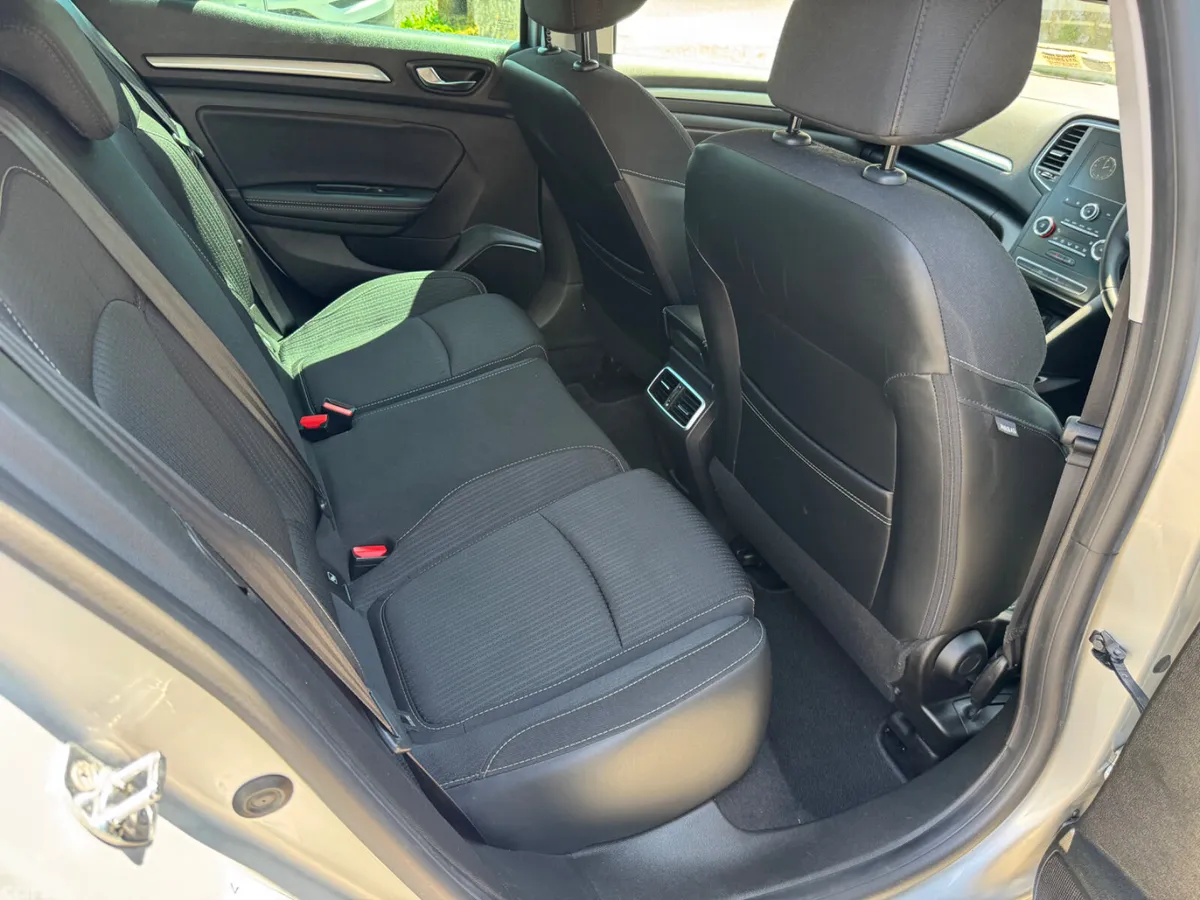 Renault Megane Hatchback, Diesel, 2019, Grey