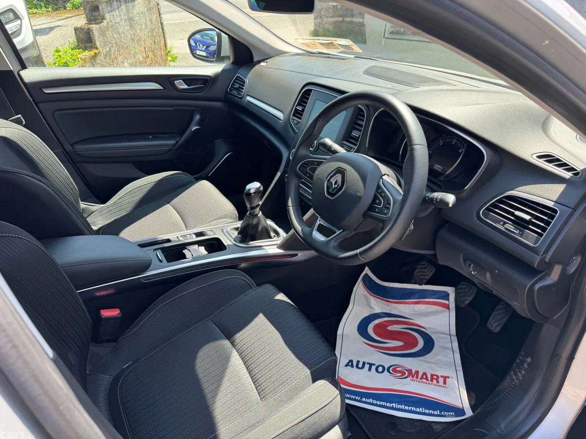 Renault Megane Hatchback, Diesel, 2019, Grey