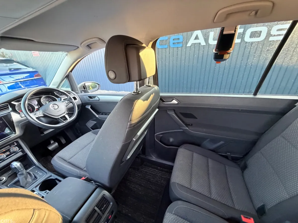 Volkswagen Touran MPV, Diesel, 2019, Beige