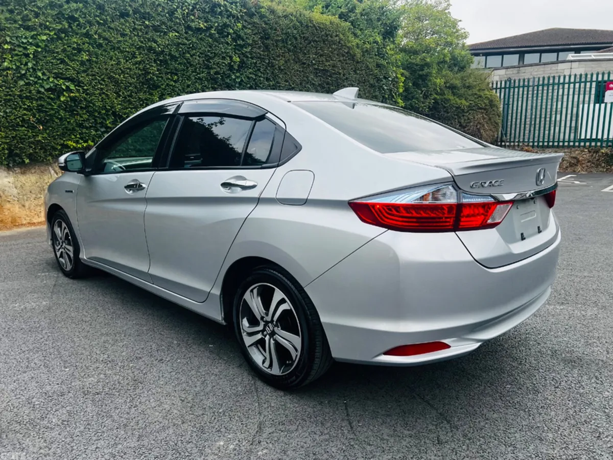 Honda Grace Saloon, Petrol Hybrid, 2016, Silver