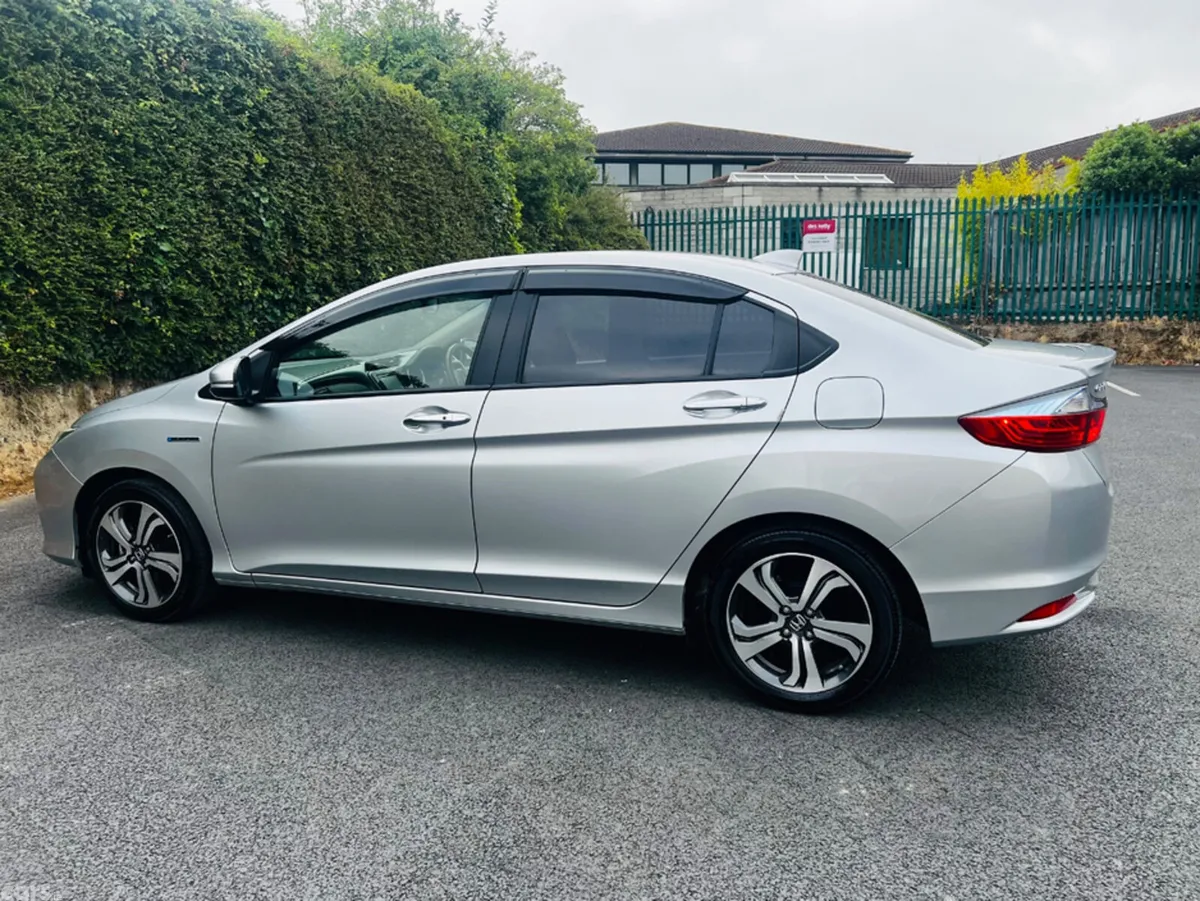 Honda Grace Saloon, Petrol Hybrid, 2016, Silver