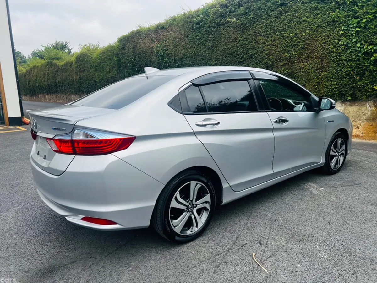 Honda Grace Saloon, Petrol Hybrid, 2016, Silver