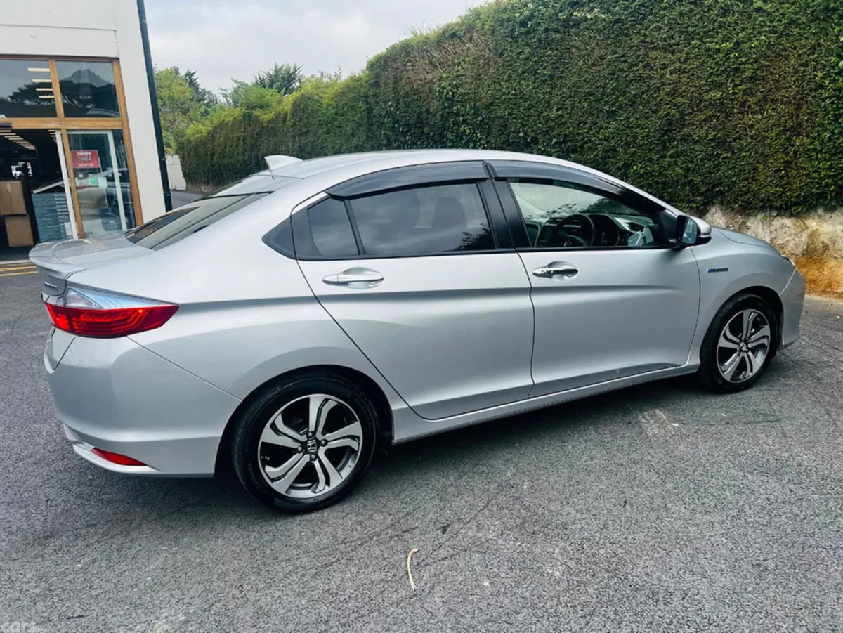 Honda Grace Saloon, Petrol Hybrid, 2016, Silver