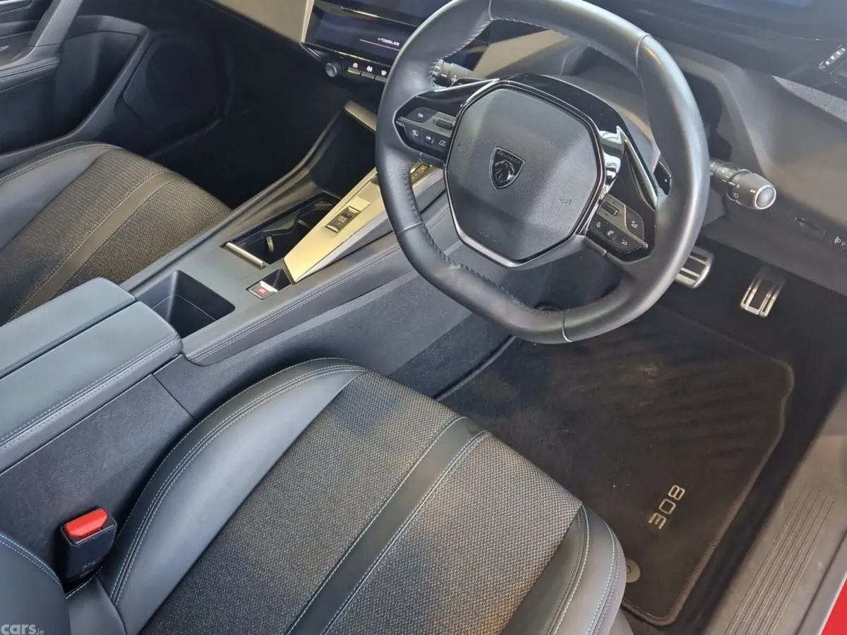 Peugeot 308 Hatchback, Diesel, 2023, Red