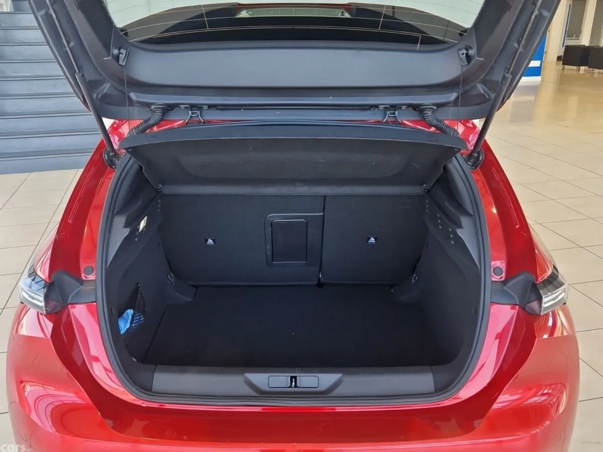 Peugeot 308 Hatchback, Diesel, 2023, Red
