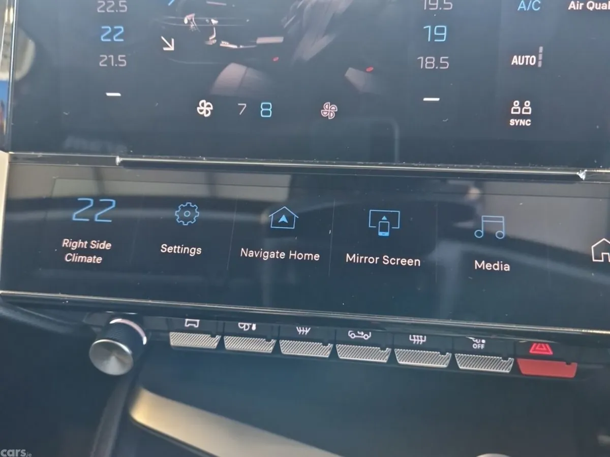 Peugeot 308 Hatchback, Diesel, 2023, Red