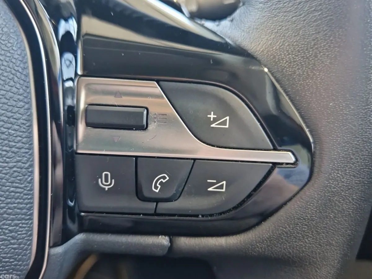Peugeot 308 Hatchback, Diesel, 2023, Red