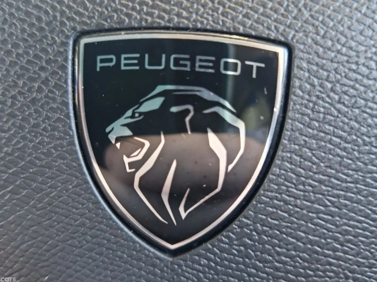 Peugeot 308 Hatchback, Diesel, 2023, Red