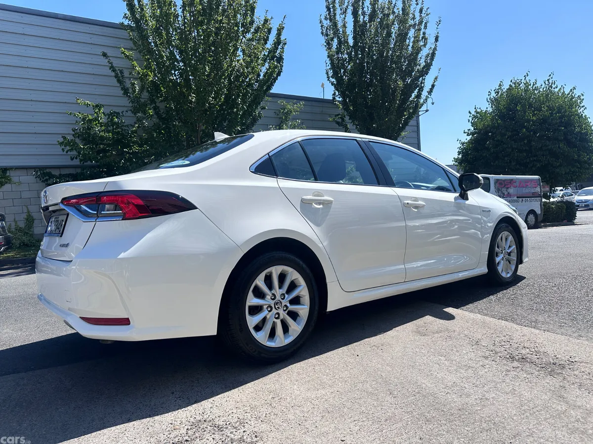 Toyota Corolla Saloon, Petrol Hybrid, 2021, White