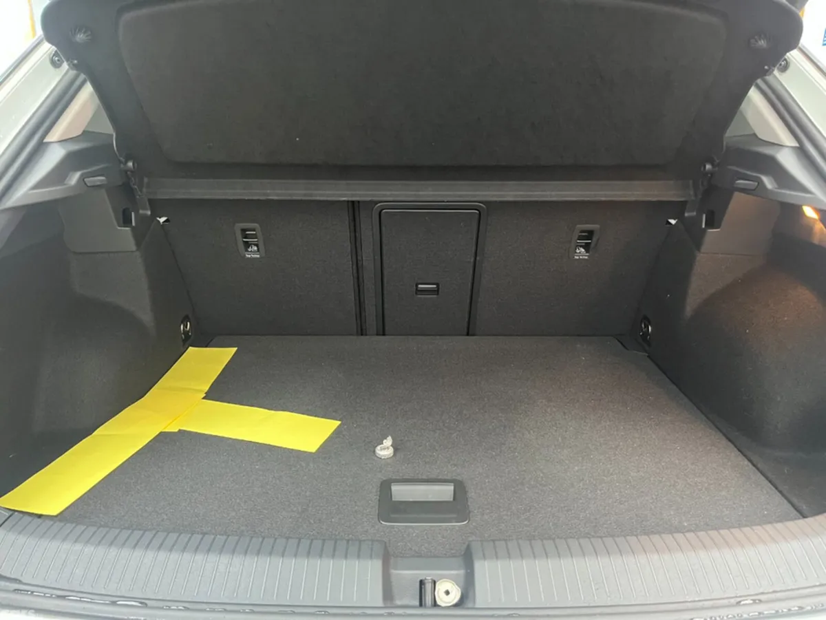 Volkswagen T-Roc SUV, Diesel, 2024, White