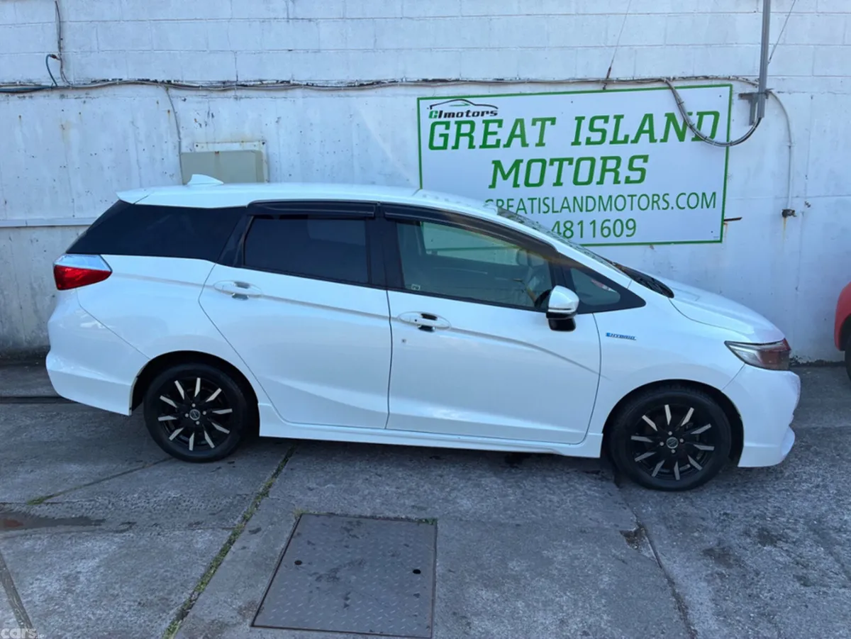 Honda Shuttle MPV, Petrol Hybrid, 2016, White