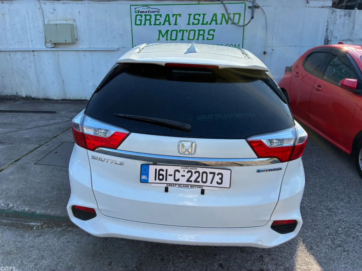 Honda Shuttle MPV, Petrol Hybrid, 2016, White