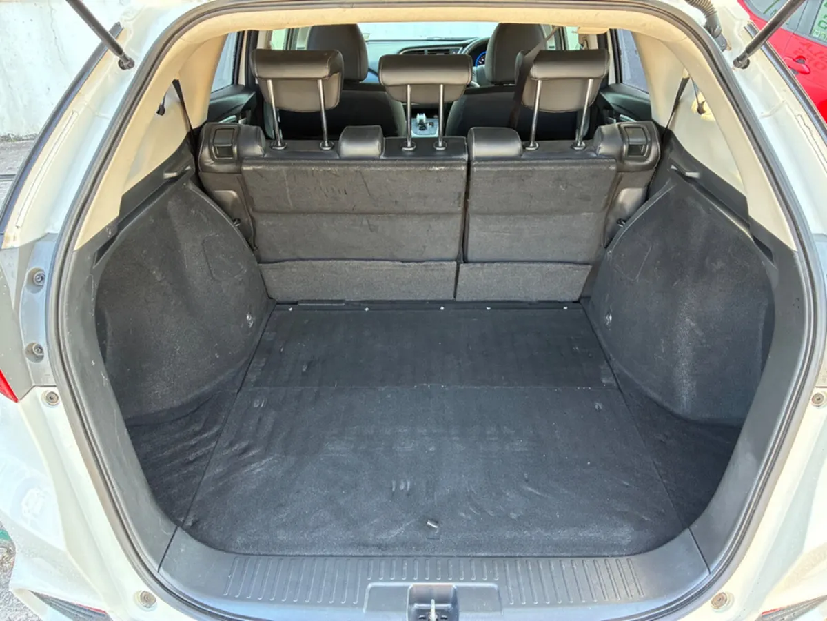 Honda Shuttle MPV, Petrol Hybrid, 2016, White