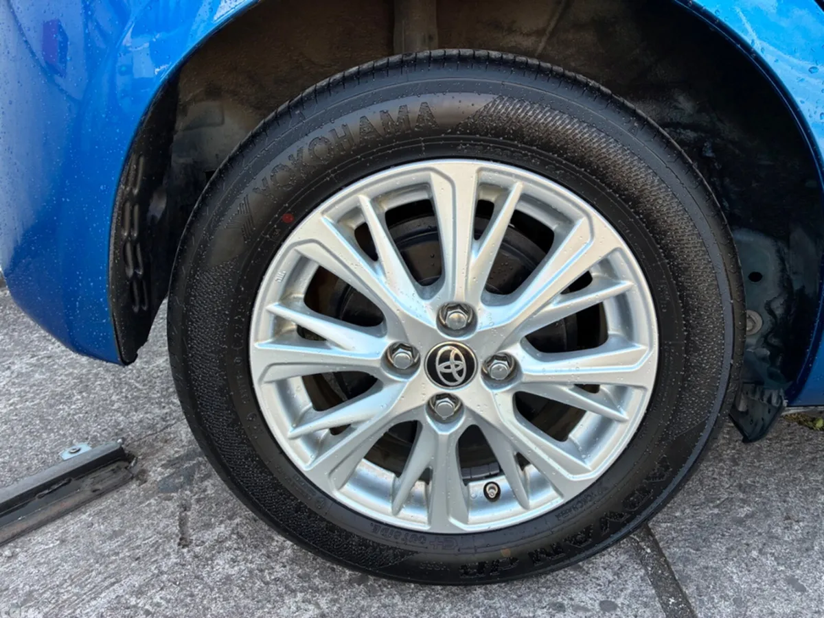 Toyota Vitz Hatchback, Petrol Hybrid, 2017, Blue