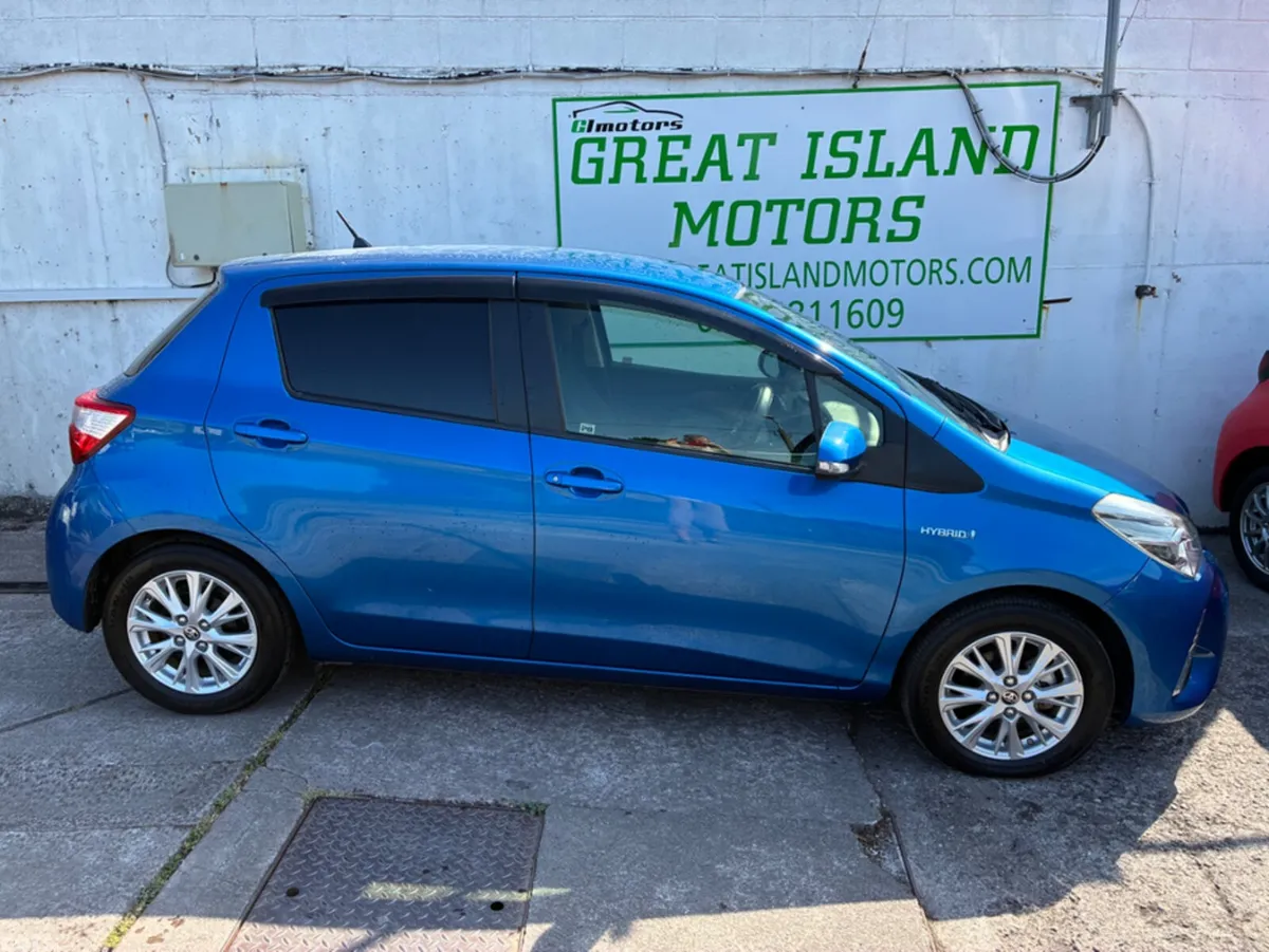 Toyota Vitz Hatchback, Petrol Hybrid, 2017, Blue