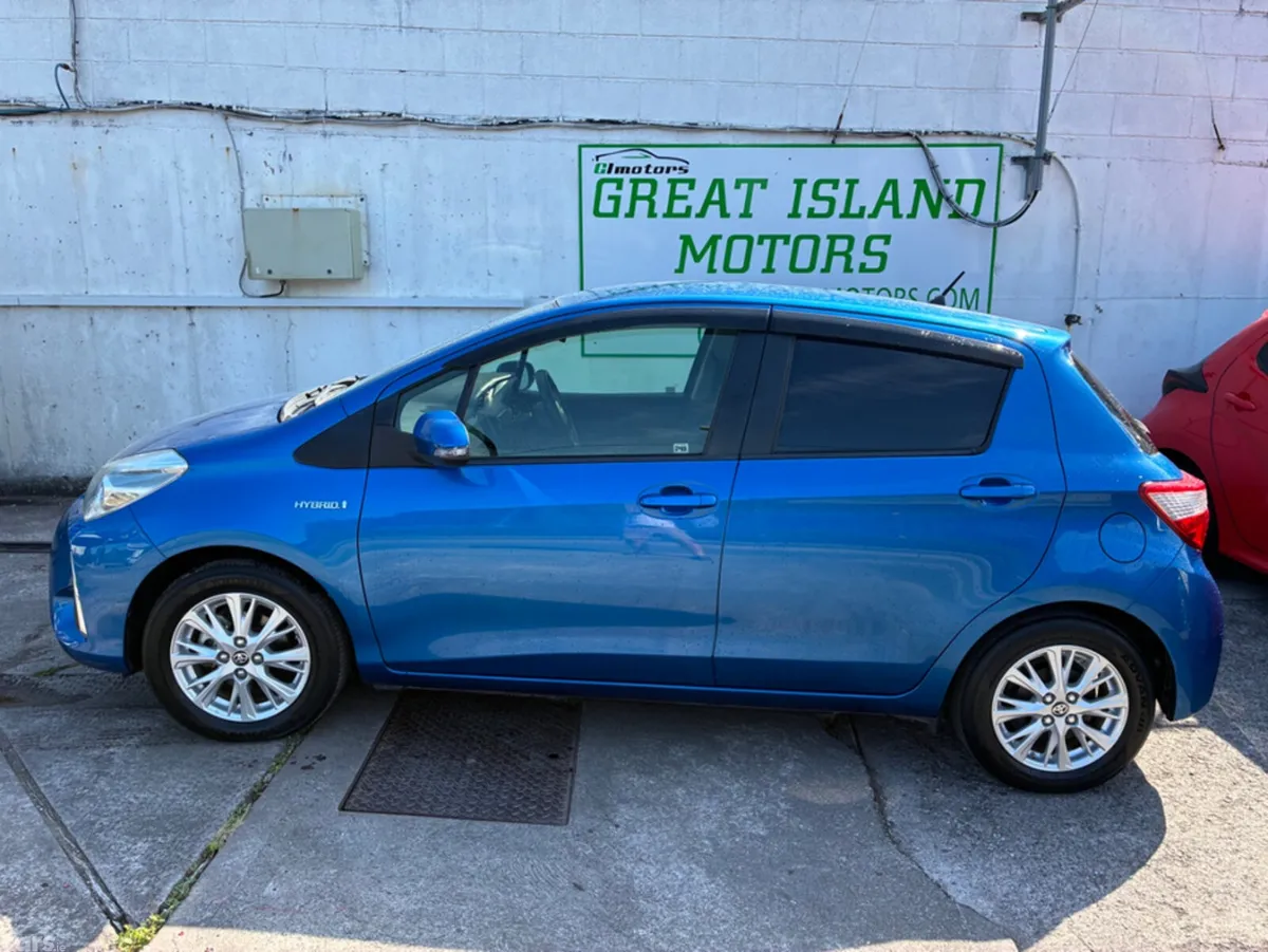 Toyota Vitz Hatchback, Petrol Hybrid, 2017, Blue