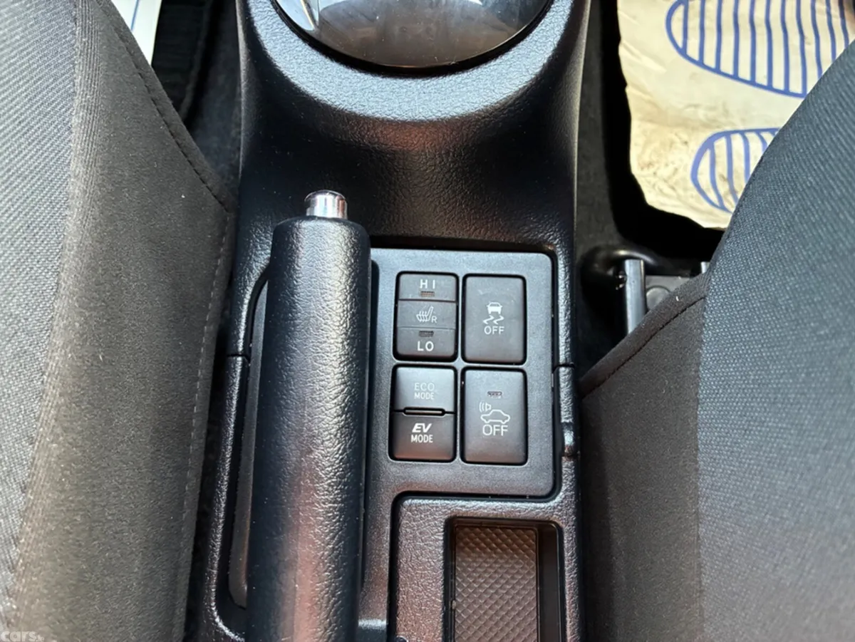 Toyota Vitz Hatchback, Petrol Hybrid, 2017, Blue