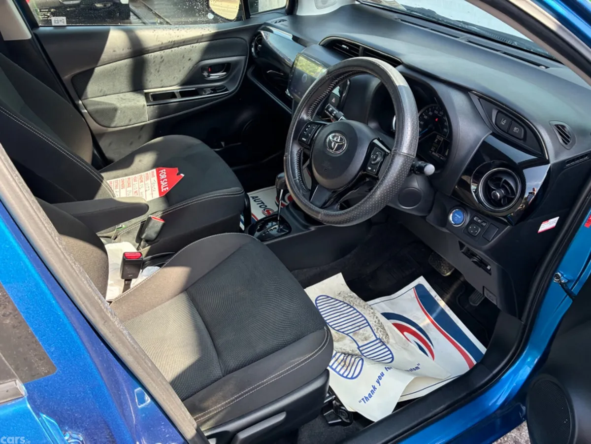 Toyota Vitz Hatchback, Petrol Hybrid, 2017, Blue