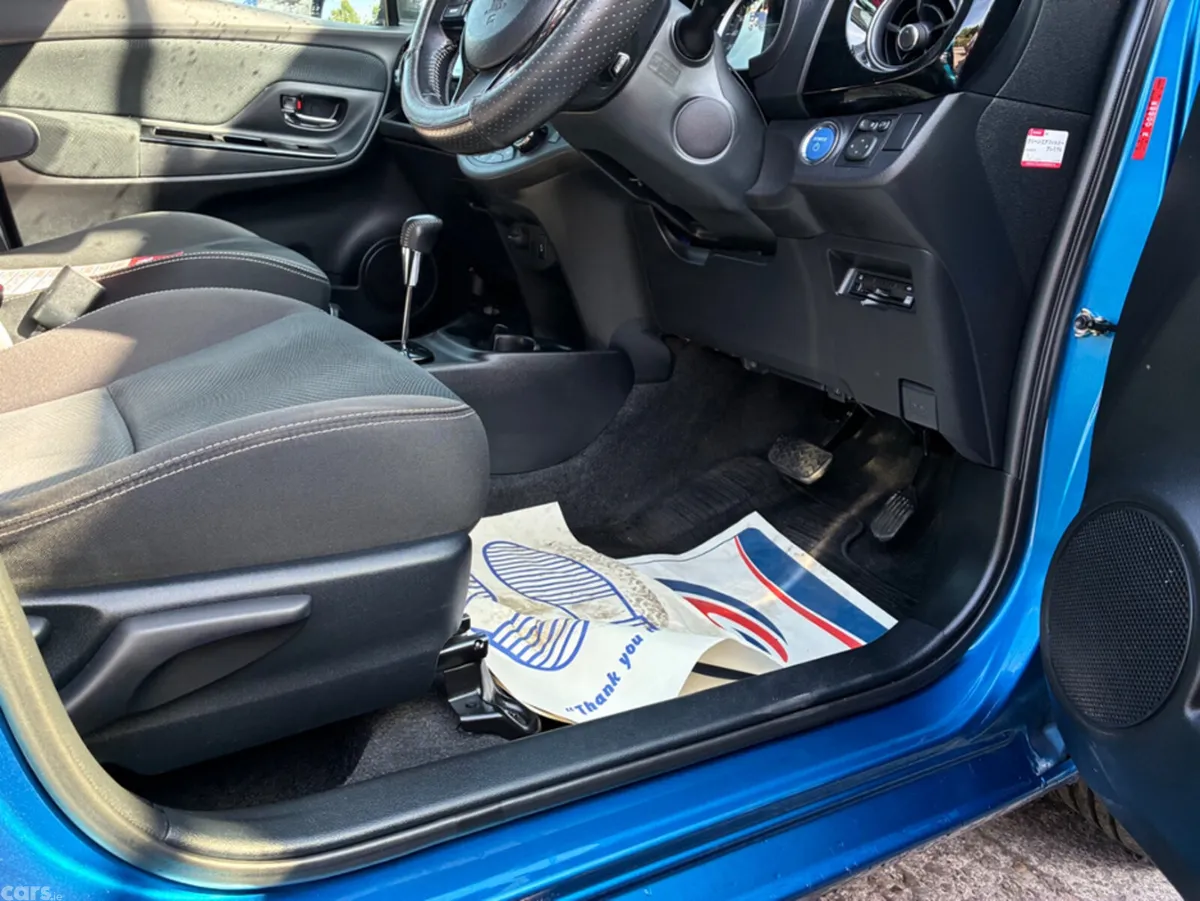 Toyota Vitz Hatchback, Petrol Hybrid, 2017, Blue