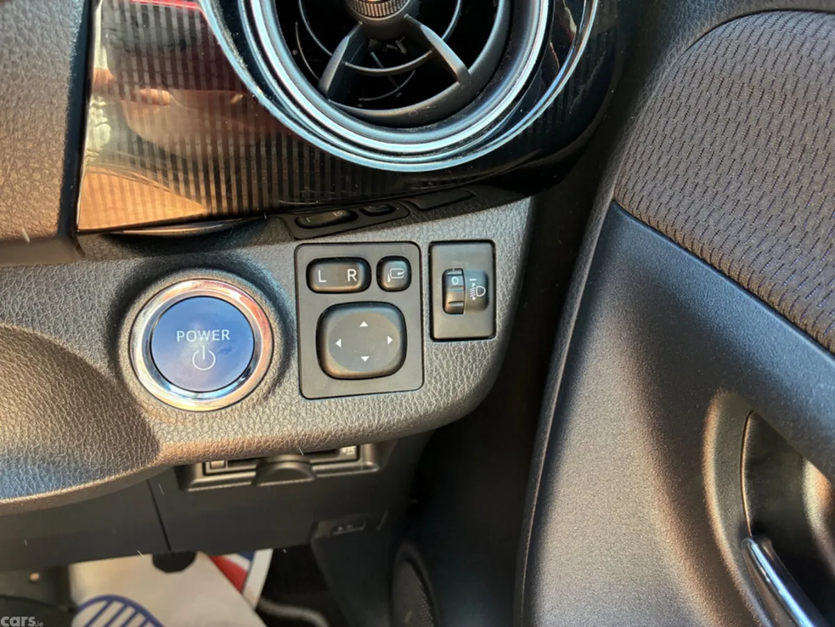 Toyota Vitz Hatchback, Petrol Hybrid, 2018, Blue