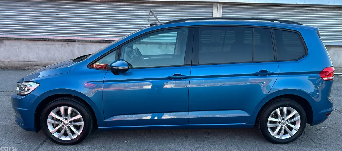 Volkswagen Touran MPV, Petrol, 2016, Blue