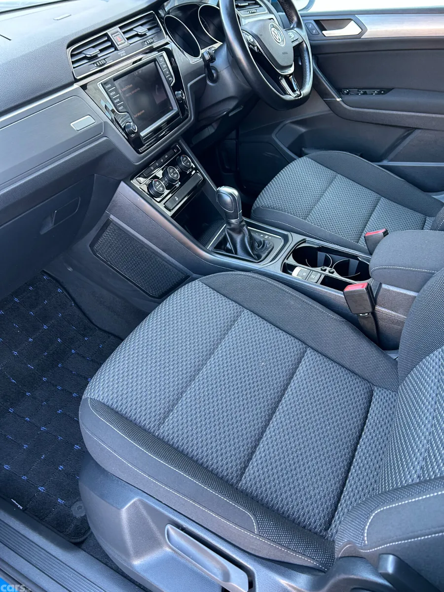 Volkswagen Touran MPV, Petrol, 2016, Blue