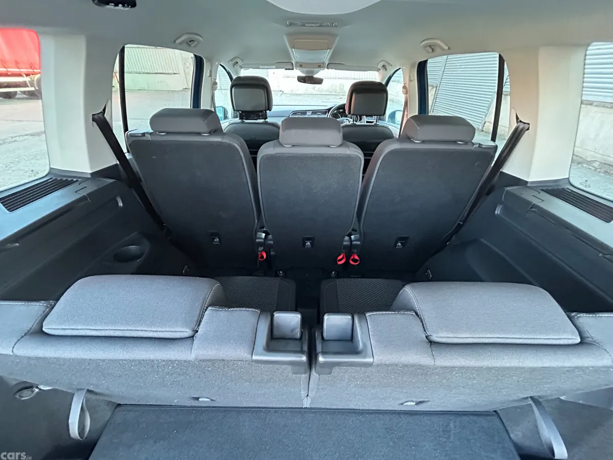 Volkswagen Touran MPV, Petrol, 2016, Blue