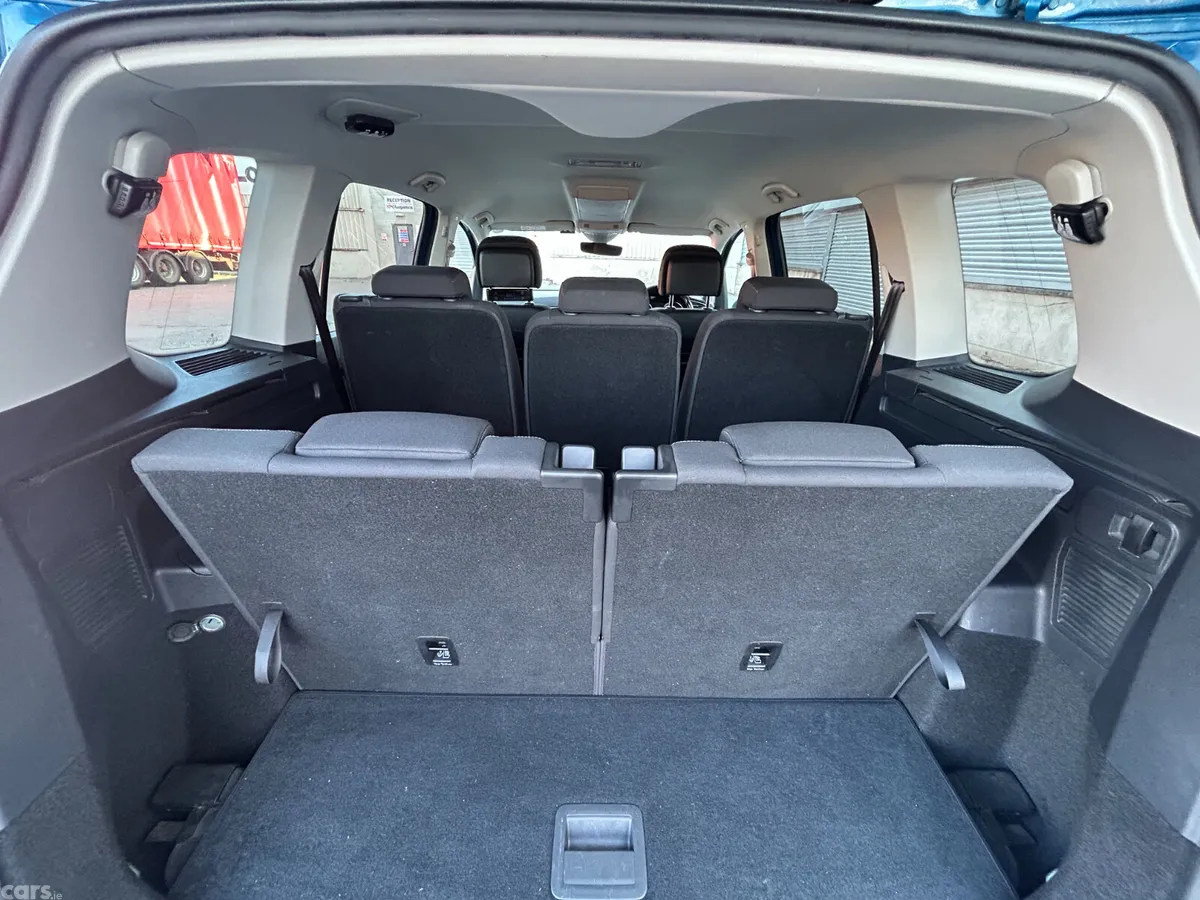 Volkswagen Touran MPV, Petrol, 2016, Blue