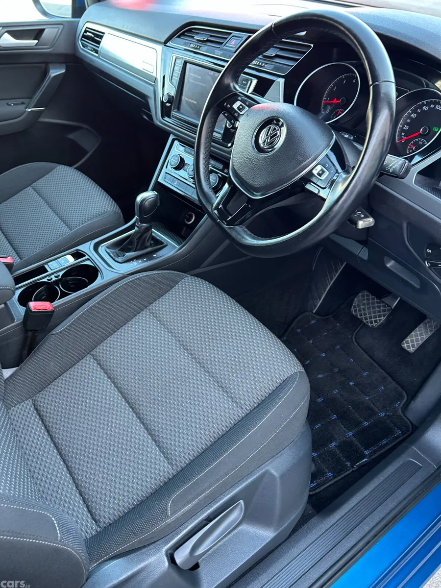 Volkswagen Touran MPV, Petrol, 2016, Blue