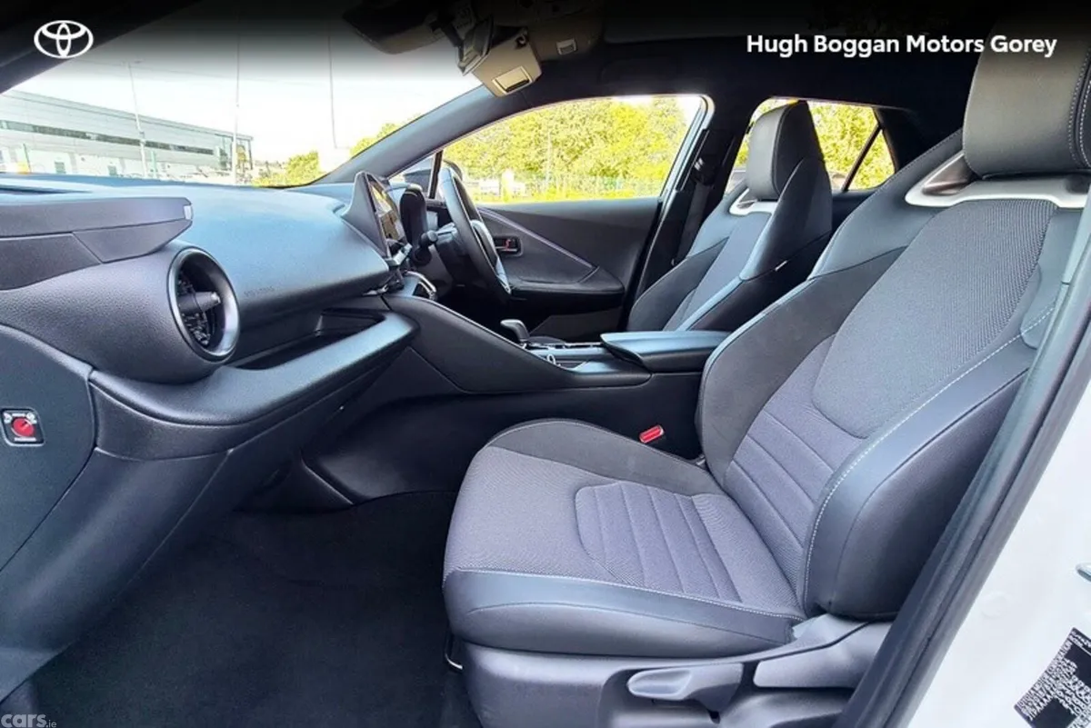 Toyota C-HR SUV, Petrol Hybrid, 2024, White