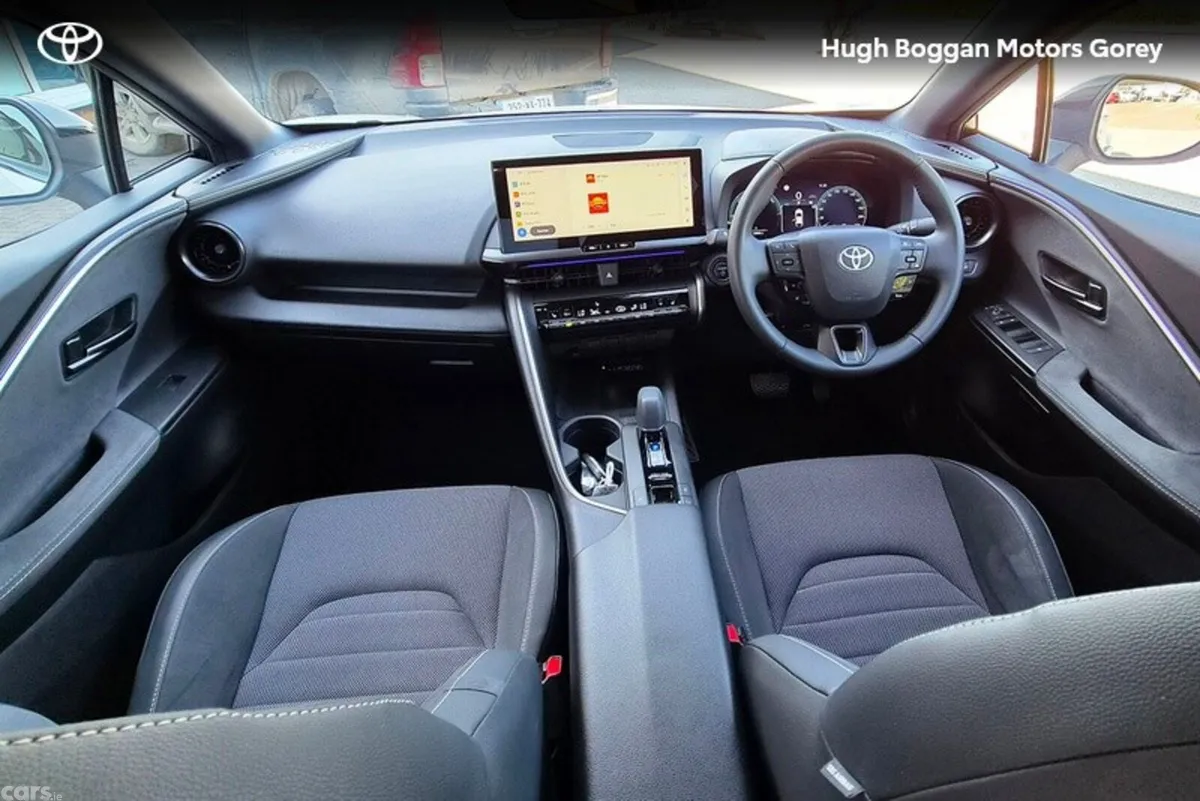 Toyota C-HR SUV, Petrol Hybrid, 2024, White