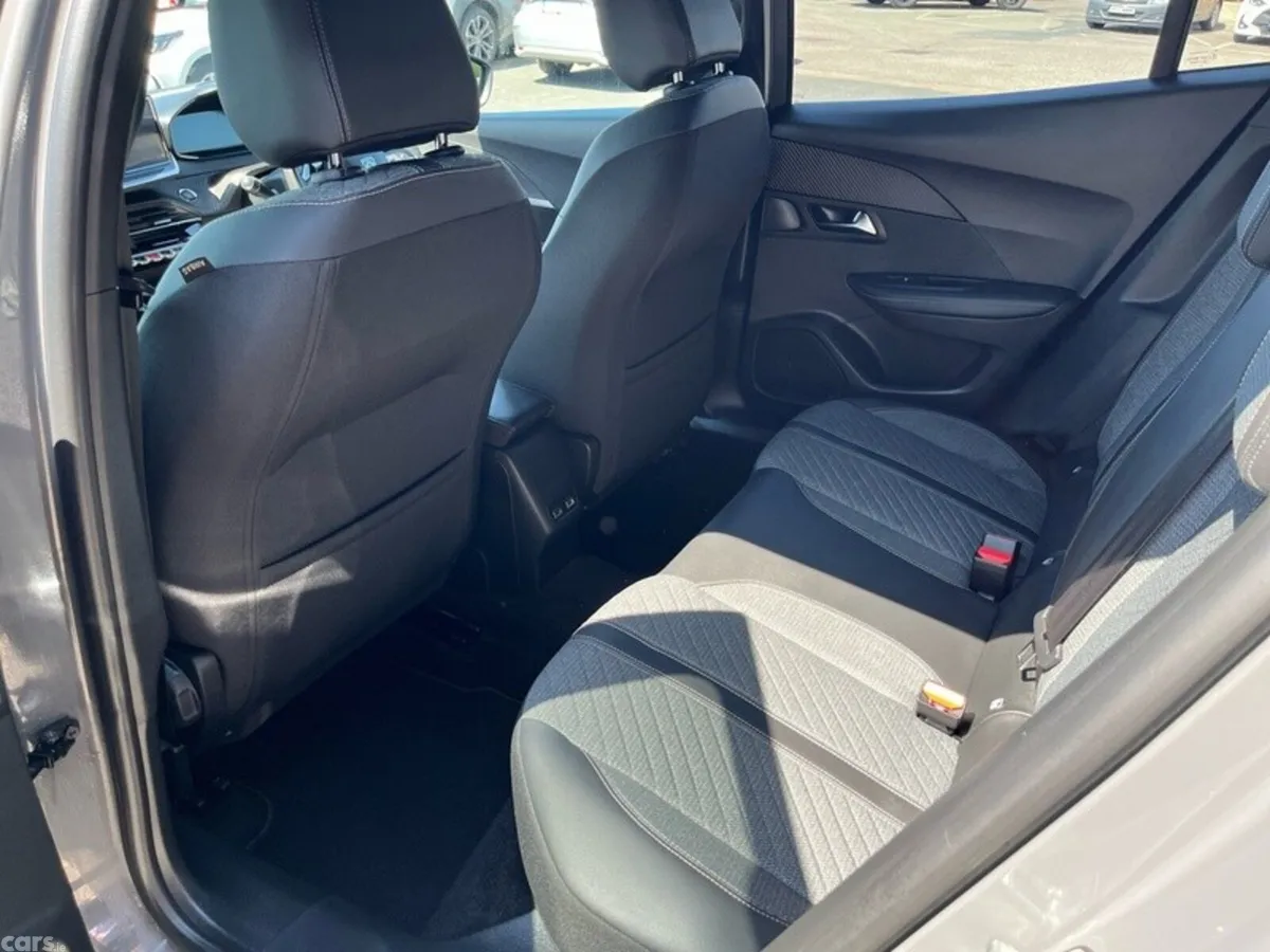 Peugeot 2008 MPV, Petrol, 2024, Grey