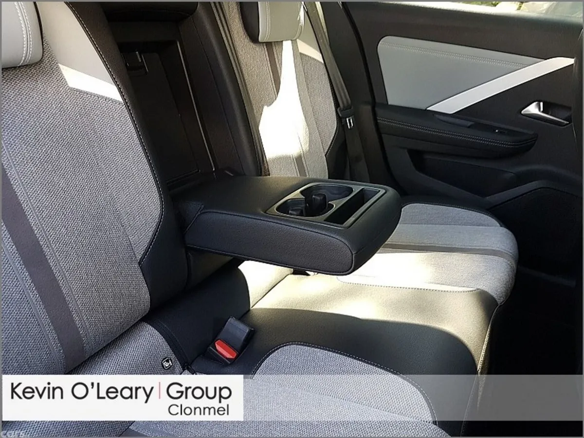Opel Astra Hatchback, Petrol, 2023, Black