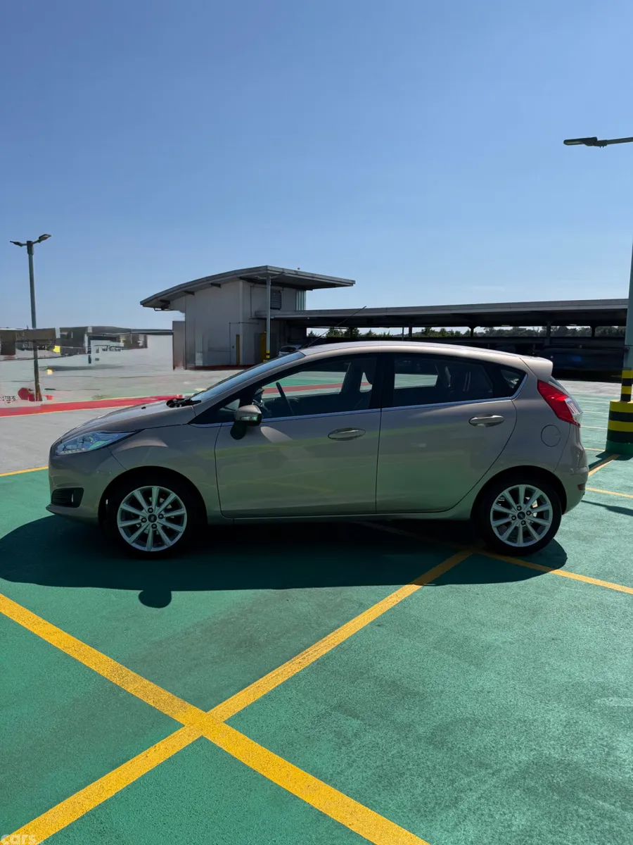 Ford Fiesta Hatchback, Petrol, 2016, Silver