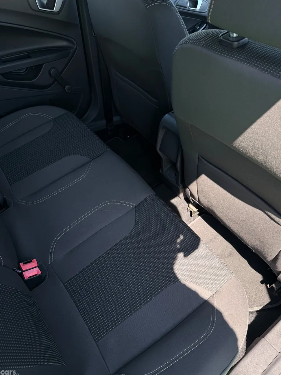 Ford Fiesta Hatchback, Petrol, 2016, Silver